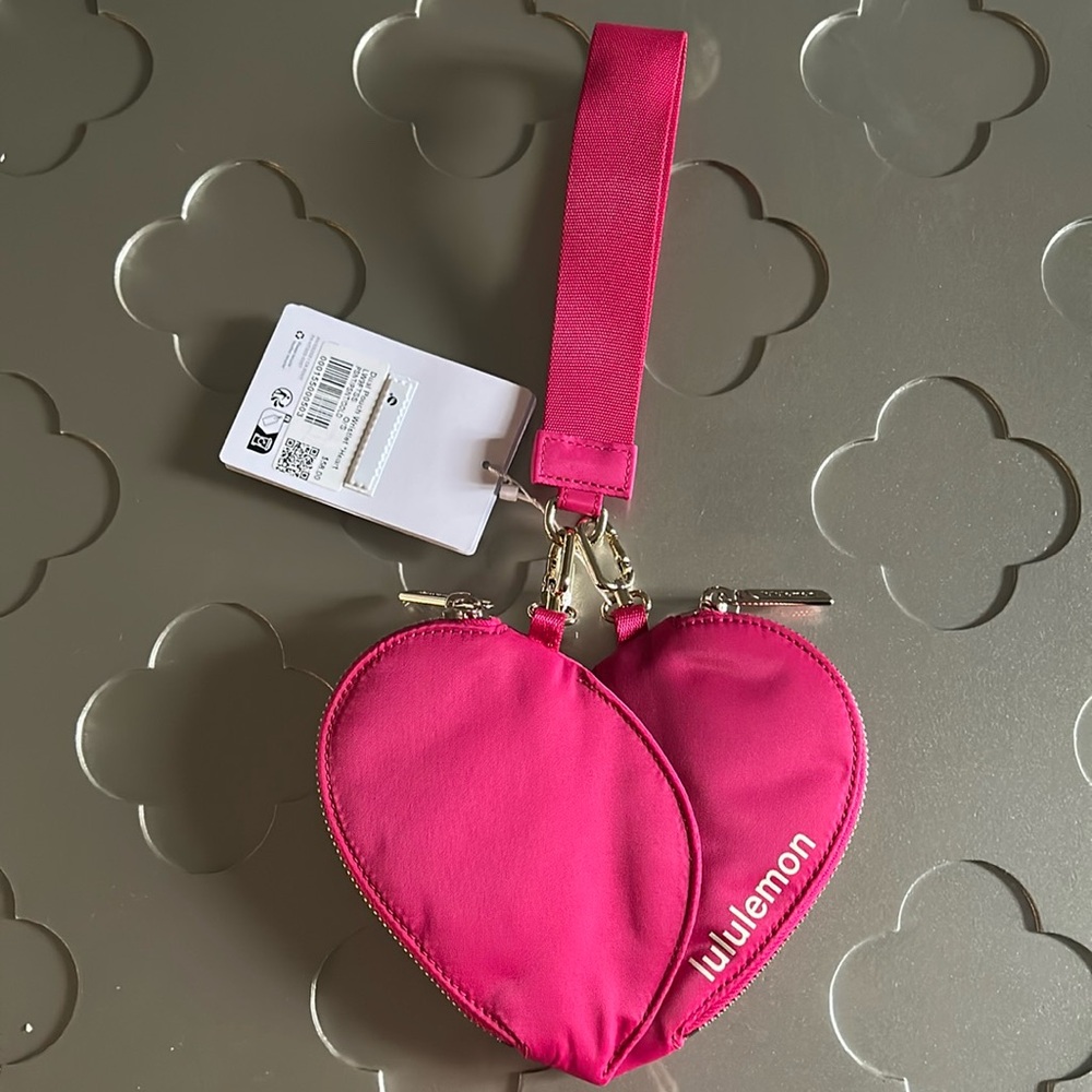 🆕 LULULEMON Dual Pouch Wristlet Heart Pink Passionate / Gold NWT - Picture 6 of 17